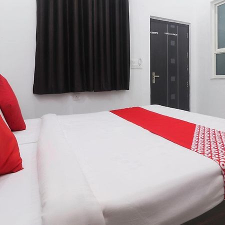 Oyo 67215 Shri Hit Radha Bhawan Vrindāvan Room photo