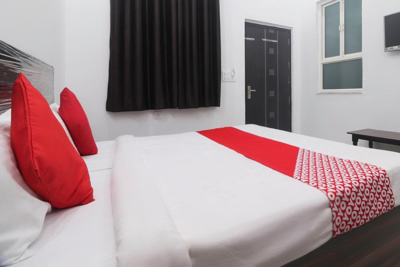 Oyo 67215 Shri Hit Radha Bhawan Vrindāvan Room photo